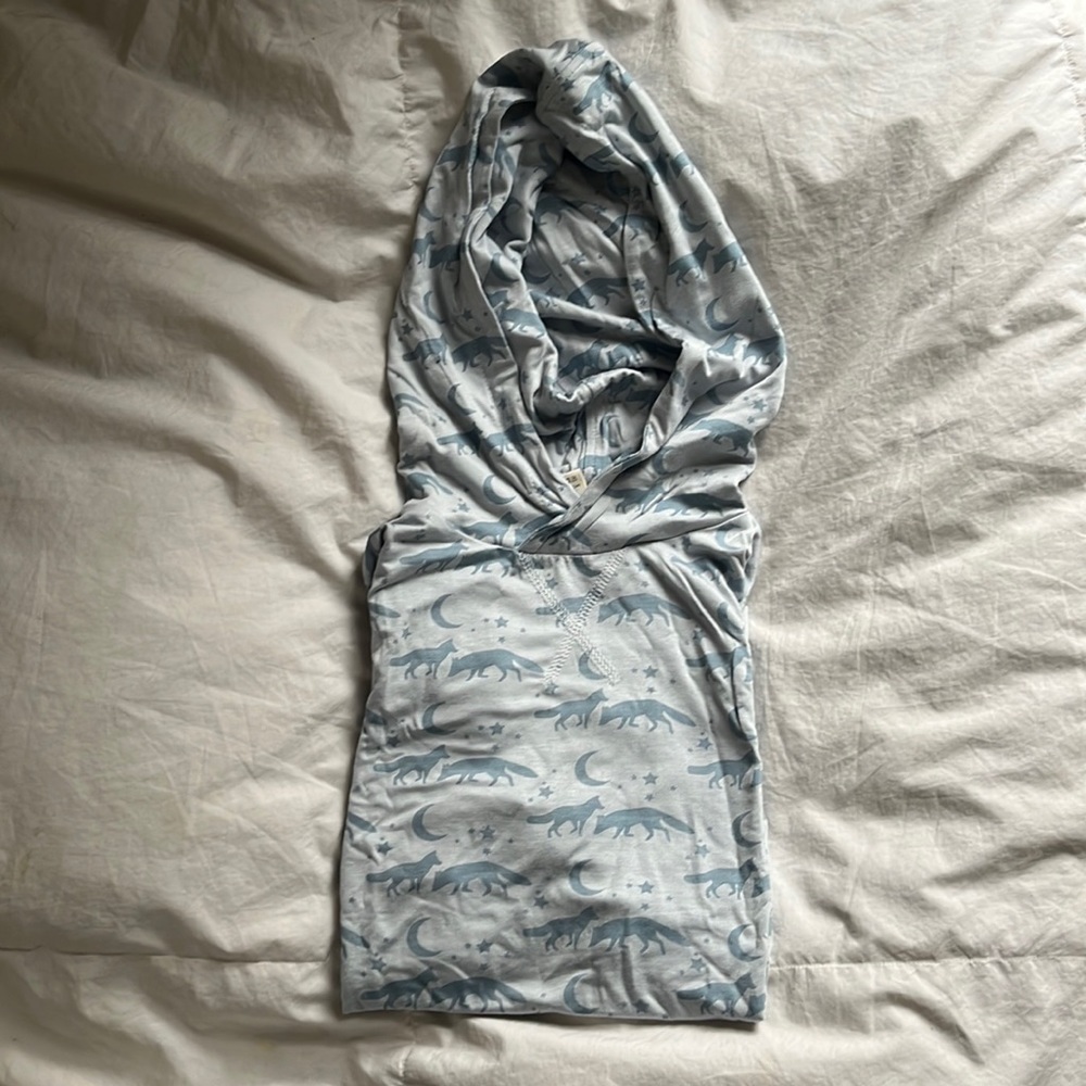 Kate quinn bamboo short sleeved, hooded top